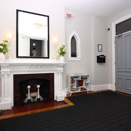 Stylish Newbury Street Studio, #4 Boston Bagian luar foto