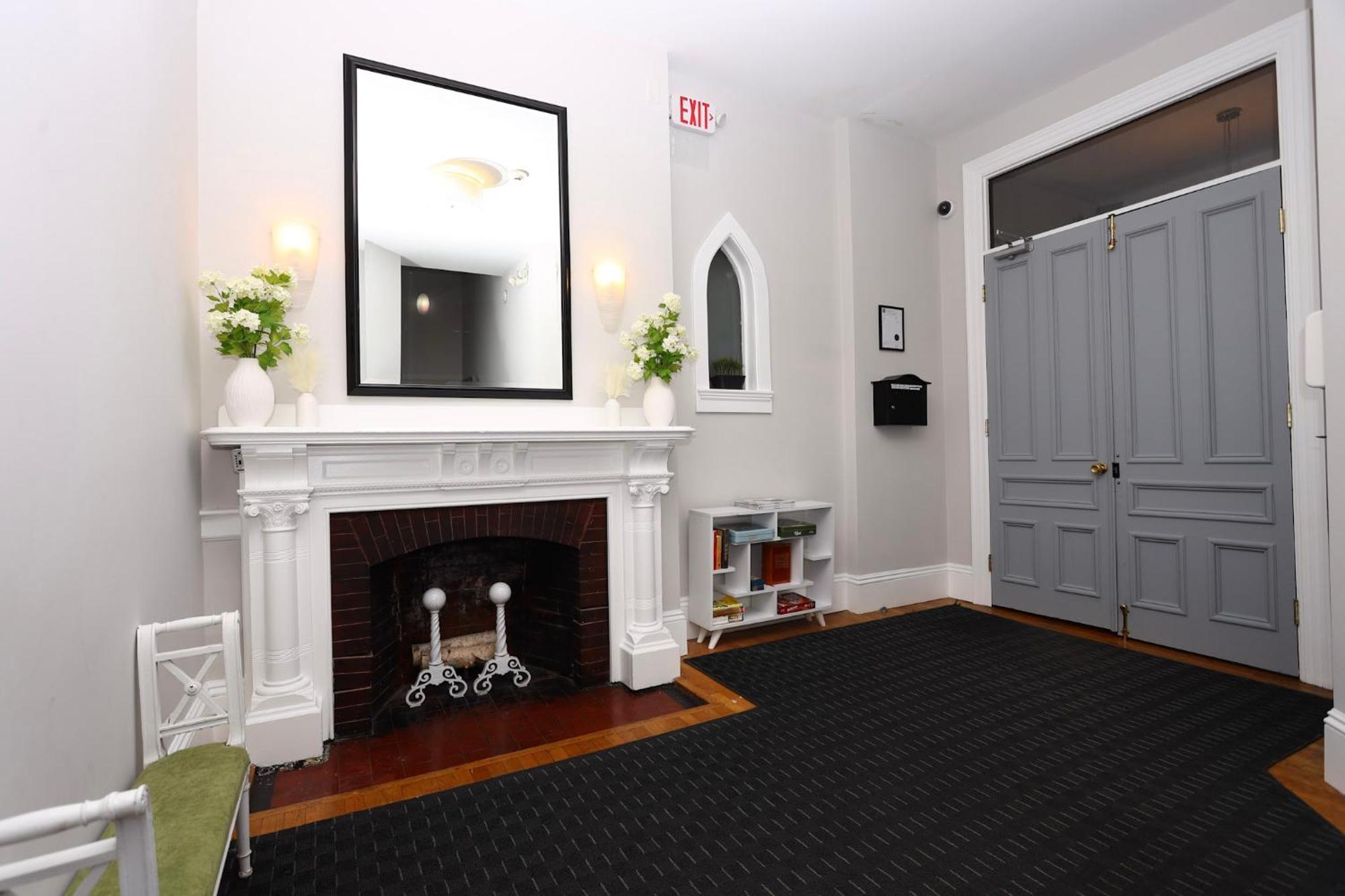Stylish Newbury Street Studio, #4 Boston Bagian luar foto